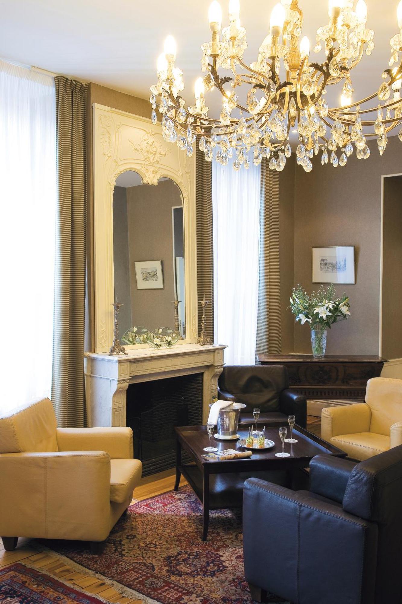 Le Parc Des Fees Hotel Retaurant & Spa La Bourboule Bagian luar foto