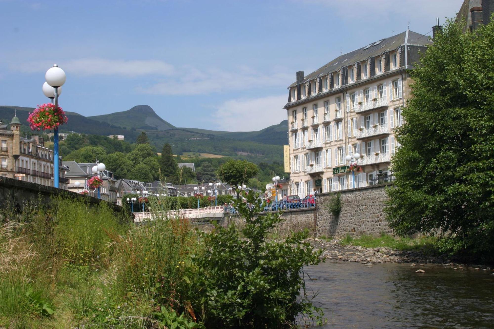 Le Parc Des Fees Hotel Retaurant & Spa La Bourboule Bagian luar foto