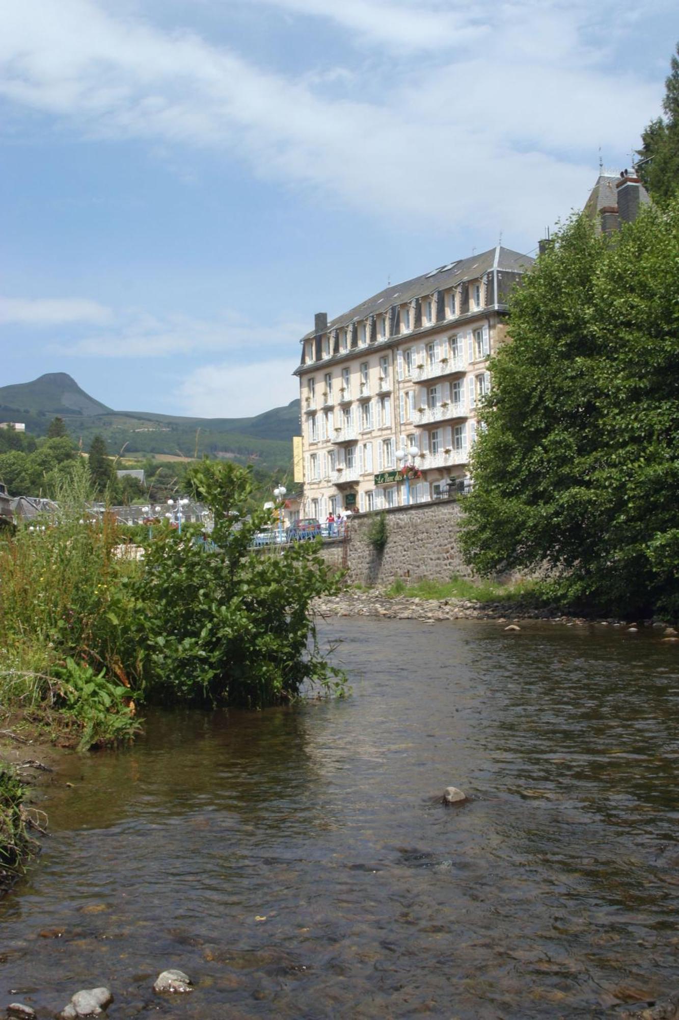 Le Parc Des Fees Hotel Retaurant & Spa La Bourboule Bagian luar foto