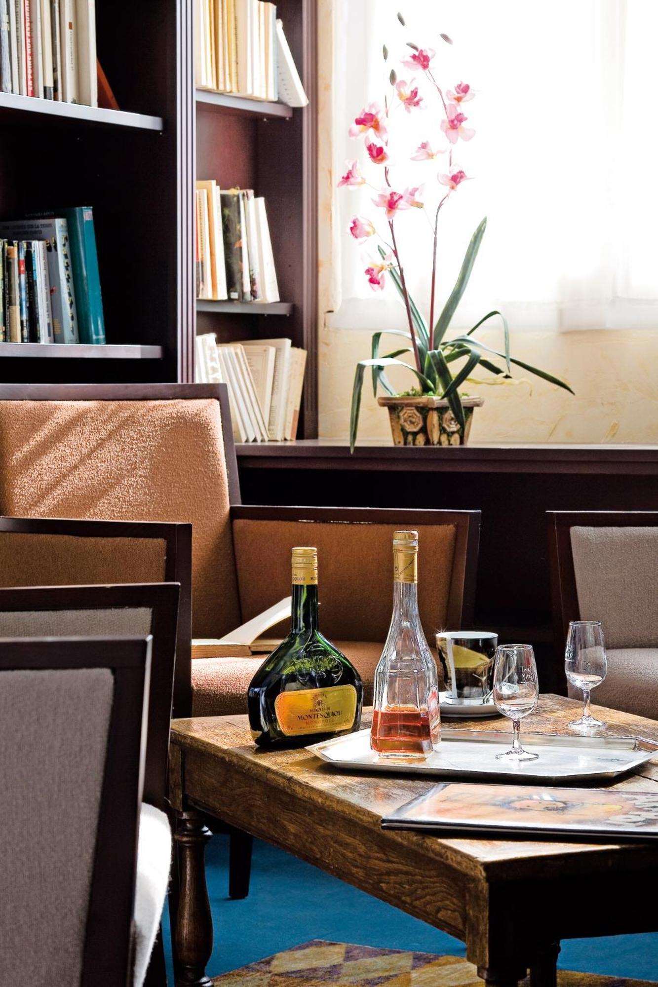 Le Parc Des Fees Hotel Retaurant & Spa La Bourboule Bagian luar foto