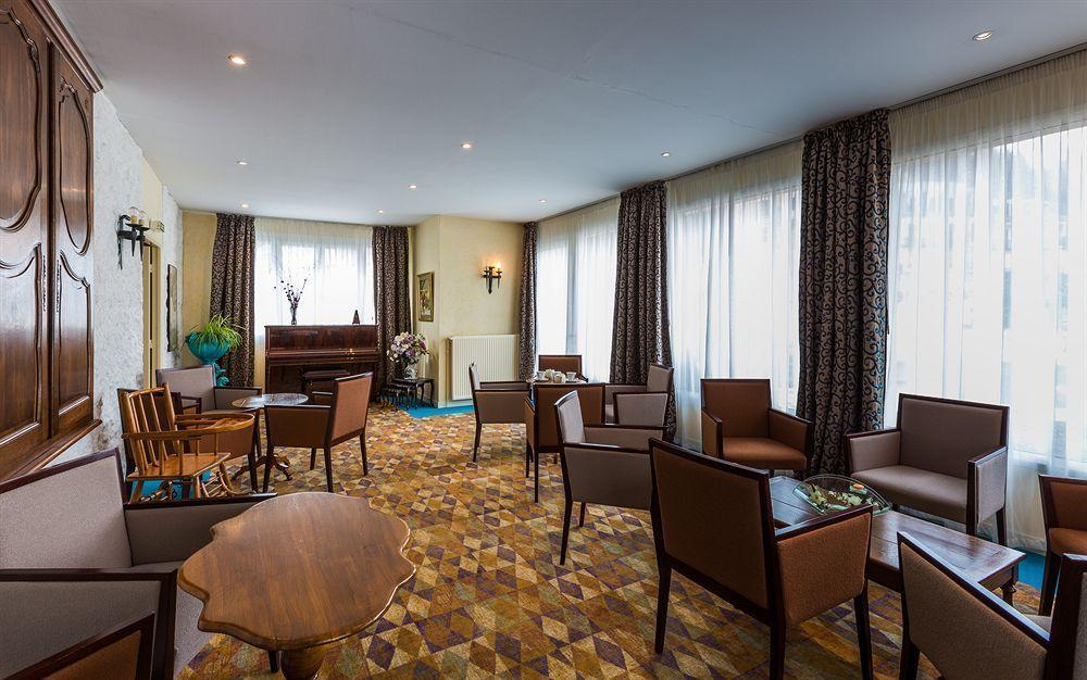 Le Parc Des Fees Hotel Retaurant & Spa La Bourboule Bagian luar foto