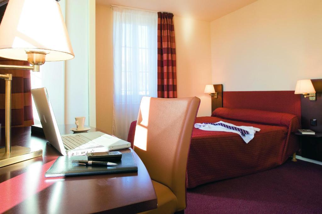 Le Parc Des Fees Hotel Retaurant & Spa La Bourboule Ruang foto