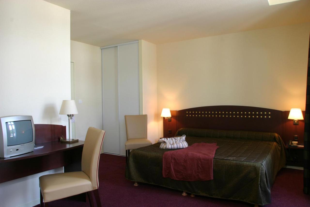 Le Parc Des Fees Hotel Retaurant & Spa La Bourboule Ruang foto